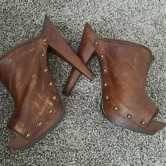 Clogs - Picture 4 of 7